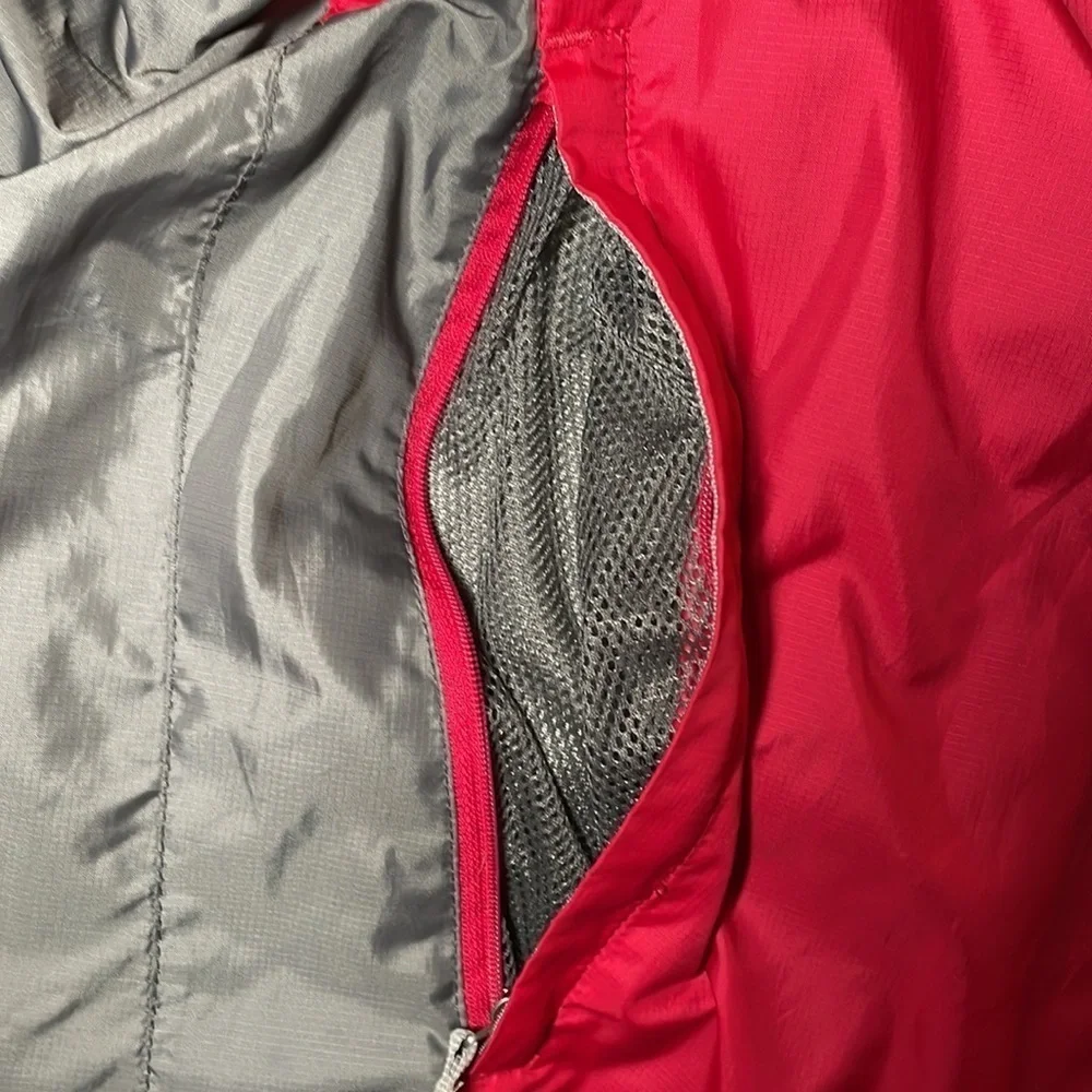 THE North Face Lined Windbreaker Size Medium
